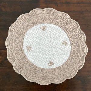 Quilted Placemat - Scalloped Round - Tan/Cream with Bees