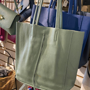 Tote - Medium