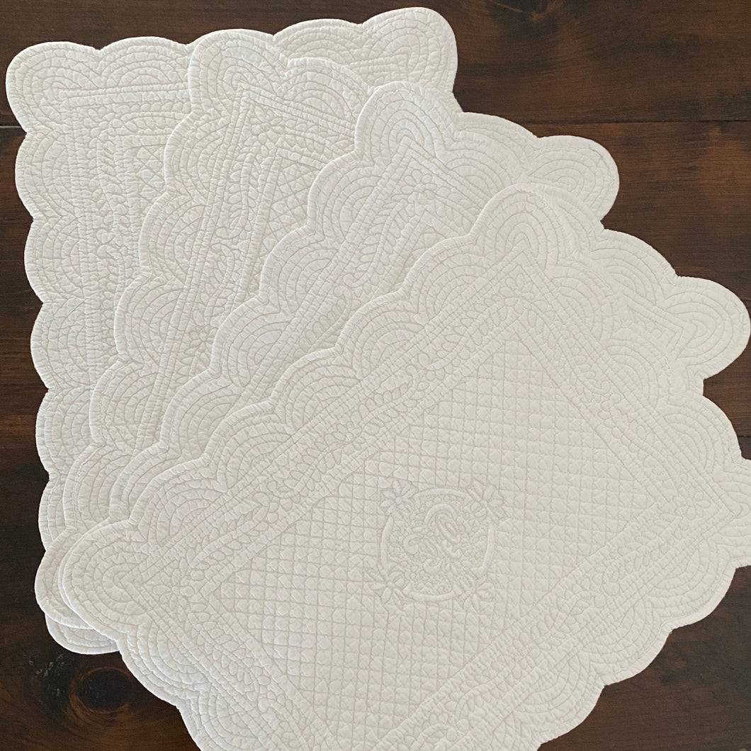 Quilted Placemat - Scalloped - White
