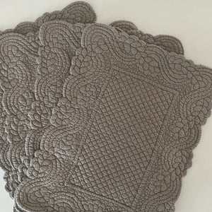 Quilted Placemat - Scalloped - Taupe