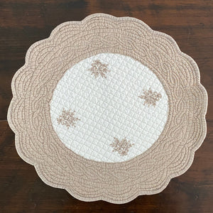 Quilted Placemat - Scalloped Round - Tan/Cream with Lavender
